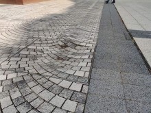 Тировете, които монтират виенското колело в центъра на Пловдив, нанесоха първи щети