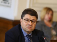 Ципов: Не знам защо машините за гласуване са изпратени с куриерска фирма