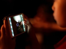 13-годишен получи от мобилен оператор 127 SMS-а с нецензурно сексуално съдържание