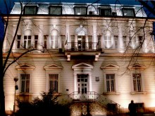 Художествено свети в центъра, може и в Стария град