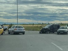 Помляха се! Тройна катастрофа, тапата към Пловдив е огромна!