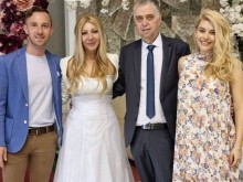 Ева Веселинова стана кума, отново не показа мъжа си