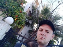 Ицо Хазарта показа как пази дъщеричката си от студа