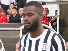 Отбор от френския елит пожела единствения защитник, останал в Локо