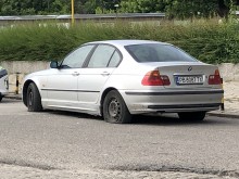 Автомобили осъмнаха с надупчени гуми в Пловдив