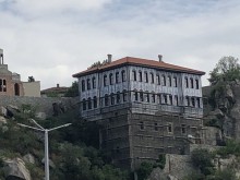 Първо в Plovdiv24.bg: Обновената фасада на бившето гръцко училище грейна в пълния си блясък
