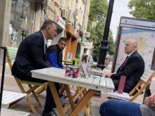 Иван Гешев забелязан да пие кафе в Пловдив с Митко