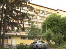 Държат под ключ възрастни хора вече повече от година