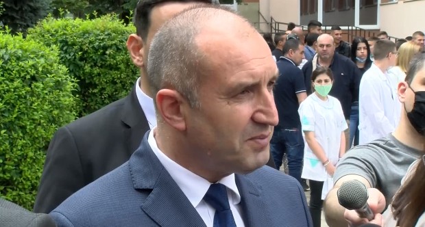 Plovdiv24 bg
Президентът направи изявление по политически теми при посещението си в