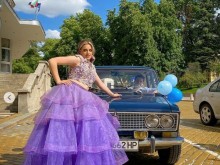 Дъщерята на Юлиян Вергов с нестандартна визия на бала си