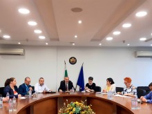 Областният управител проведе среща със 17 РИК