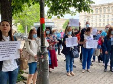 Служители на НЦЗПБ излязоха на протест в подкрепа на проф. Кантарджиев