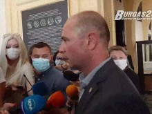 Полицаи от вътрешността на страната дават рамо на колегите си по морето