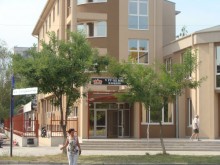 Рецидивист скочи от третия етаж по време на полицейски разпит