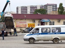 Експлозия при училище в Грозни, ранени са трима милиционери