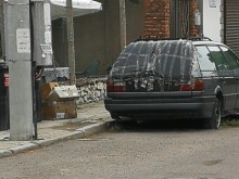 Изоставените по улиците на Пловдив стари коли ще продължат да заемат ценни паркоместа
