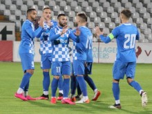От Ботев се свързаха с нападател, желан и от Локо! Играчът не бърза с отговор