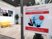 Откриват първи временен имунизационен пункт в търговски център в Пловдив
