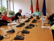 Нинова подписа споразумение за обединение с още 6 партии и  граждански движения, стават общо 16