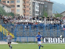 Спукаха гумите на фенове на Локо в Своге