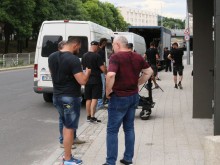 Снимаха сцени от "Съни бийч" в Пловдив, невръстни фенове чакаха с часове актьорите