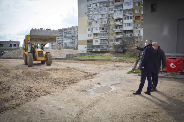 Фейсбук
Според експерти, новият асфалт в Кайсиева градина може да понесе