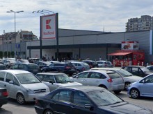 Грозни сцени в пловдивски "Кауфланд", извикаха полиция!