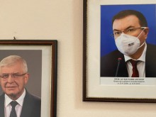 Костадин Ангелов остава за поколенията маскиран и с микрофон