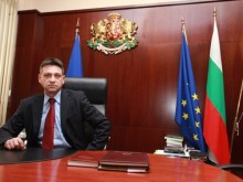 И шефът на държавна агенция "Разузнаване" е аут