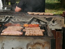 Да хапнеш и пийнеш в родопско село, а после в баварско - прилики и разлики