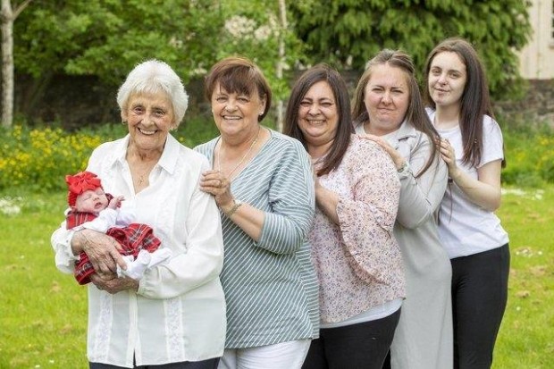Пенсионерка в Шотландия стана пра- пра- пра- прабаба. Така в