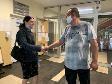 Достойната постъпката на тази бургазлийка просълзява!