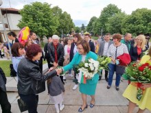 Нинова: Ще направим преизчисляване на пенсиите и необлагаем минимум за млади семейства 