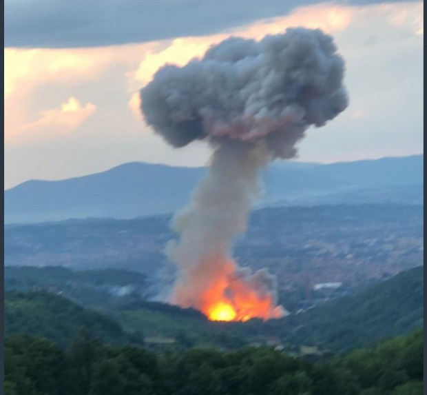 Поредица експлозии разтърсиха завод за муниции в Централна Сърбия, съобщи