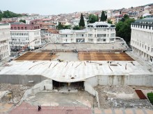 Приключва изграждането на конструктивната част от строежа на площада в Асеновград
