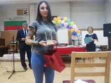 Отличничка! Венелина Иванова се дипломира с успех 5.94