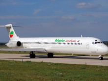 Двигателят на самолет на българска авиокомпания избухна в Италия