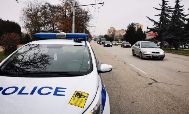 Екипи на полицията предприемат нестандартни действия за да ограничат скоростта