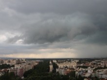 Пороен дъжд и силен вятър връхлетяха Пловдив вчера! Ще се повтори ли и днес?