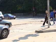 Възстановяват настилката на ул. "Преслав", районът почти блокиран