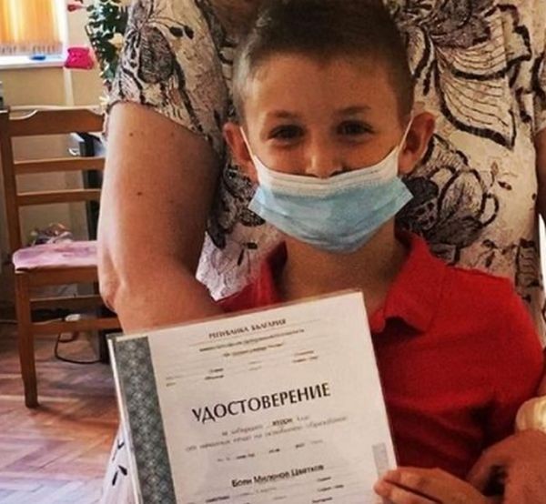 8 годишният син на трагично загиналия Милен Цветков завърши втори клас