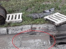 За проблем с непочистени дъждоприемни шахти на бул. "Никола Вапцаров" 3 сигнализира читател