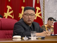 Хората в Северна Корея плачат: Ким Чен-ун бил много отслабнал