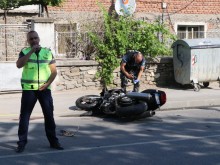 Първи кадри от тежкото ПТП с моторист в "Коматево"