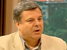 Почина Евгений Бакърджиев