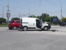 Не се научихме как се минава през кръгово кръстовище!