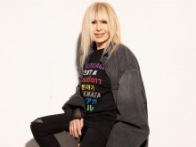 Лили Иванова "уби" младите девойки, вижте я как изглежда на 82!