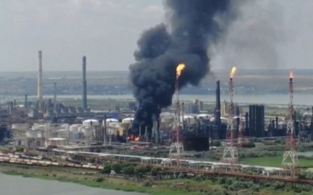 Във връзка с експлозията в петролна рафинерия на 25 км