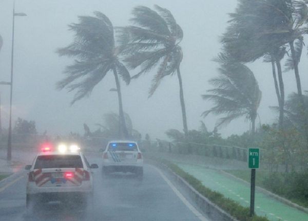 > Тропическата буря Елза се насочва към Флорида, където в