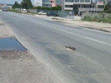 Огромна дупка дебне жертви в един от най-оживените участъци на Околовръстното